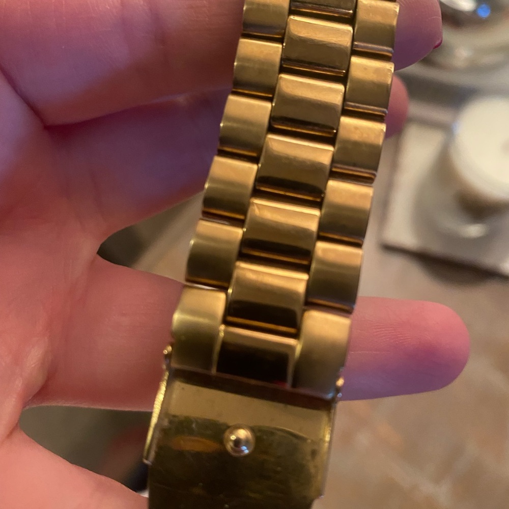 MK Gold Watch - Picture 7 of 8